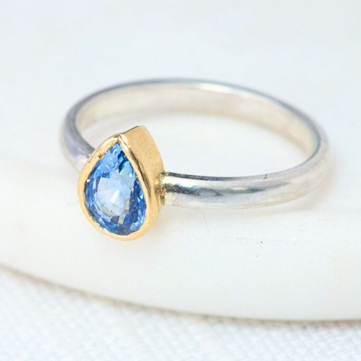 Stone Setting: Shaped Collet Setting in Silver (Pear)